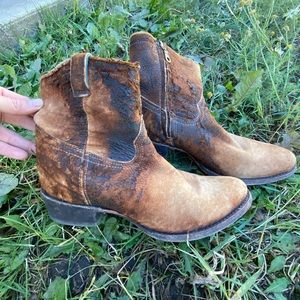 CORRAL Western Distressed Leather Booties